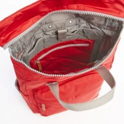 Mochila Roka London Canfield B Mediana Sostenible Nylon Rojo (Cranberry) -Almacenamiento De Viaje 24947