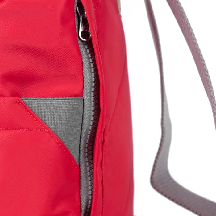 Mochila Roka London Canfield B Mediana Sostenible Nylon Rojo(Mars Red) 4 Mochila Roka London Canfield B Mediana Sostenible Nylon Rojo(Mars Red) - Imagen 2