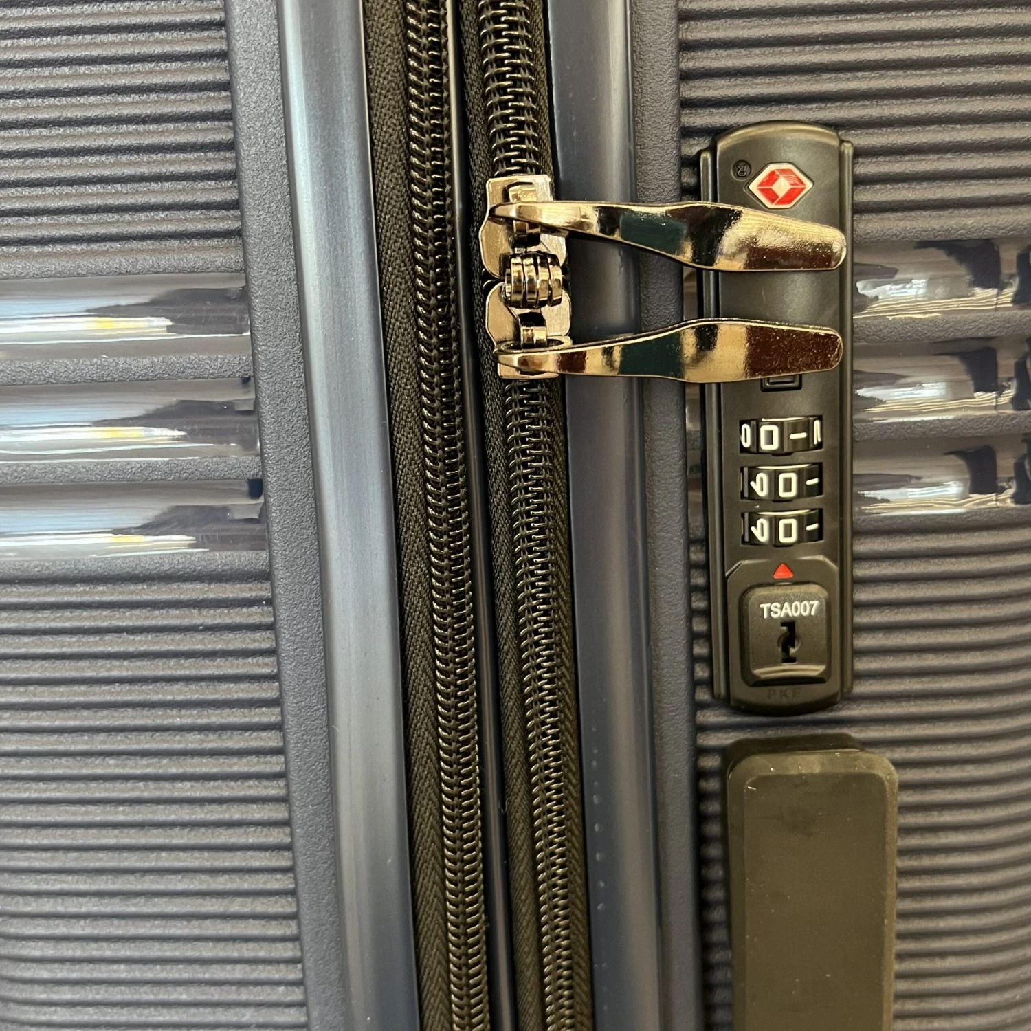 Maleta Mediana 4 Ruedas Expandible Bienoti-EV 8092 Marino 4 Maleta Mediana 4 Ruedas Expandible Bienoti-EV 8092 Marino - Imagen 2