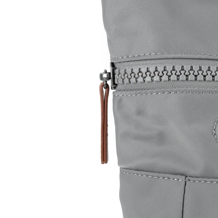 Mochila Roka London Canfield B Mediana Sostenible Nylon Gris (Stormy) 6 Mochila Roka London Canfield B Mediana Sostenible Nylon Gris (Stormy) - Imagen 4