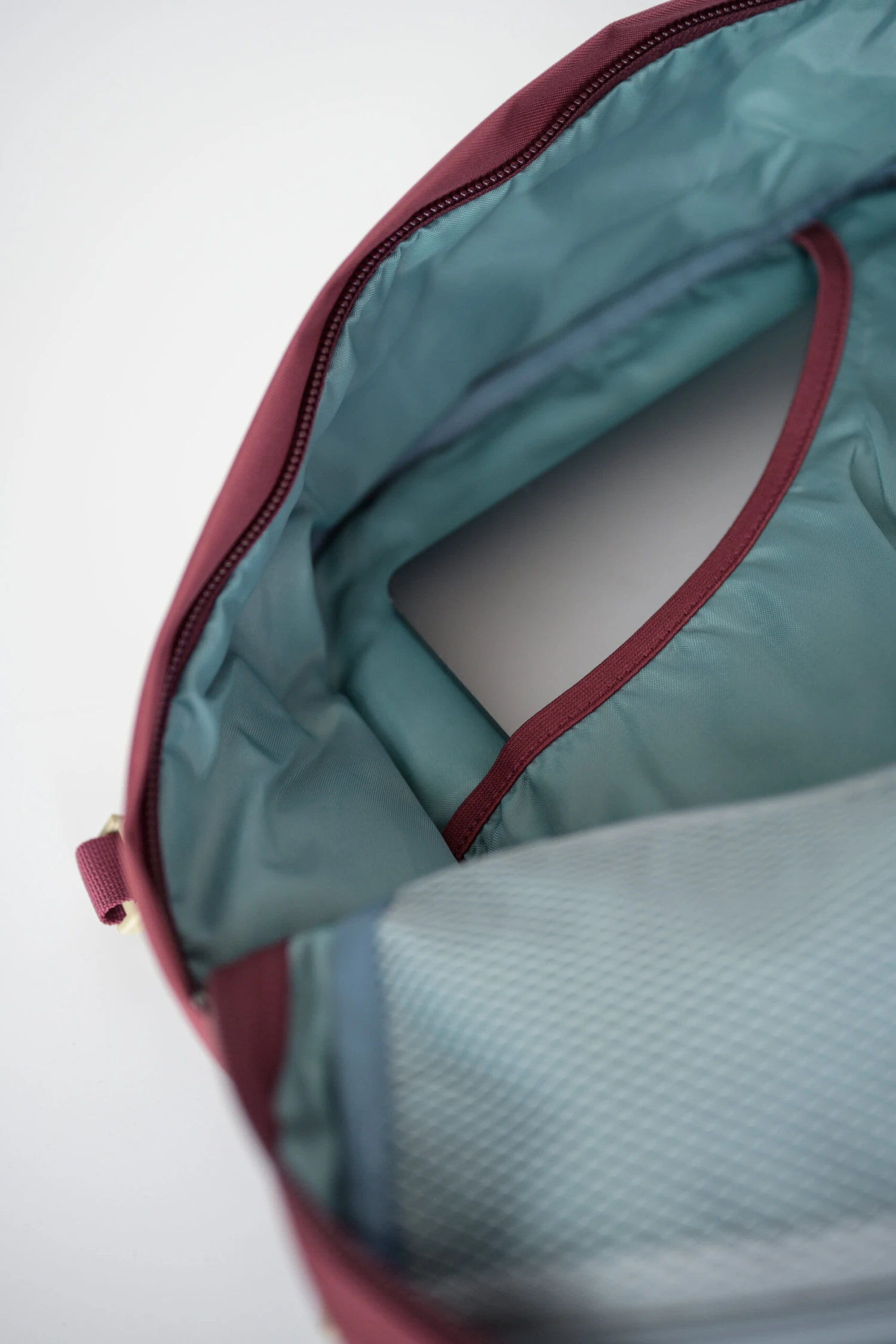 Mochila De Viaje Cabin Zero Classic 36 L. Granate (Napa Wine) 12 Mochila De Viaje Cabin Zero Classic 36 L. Granate (Napa Wine) - Imagen 10