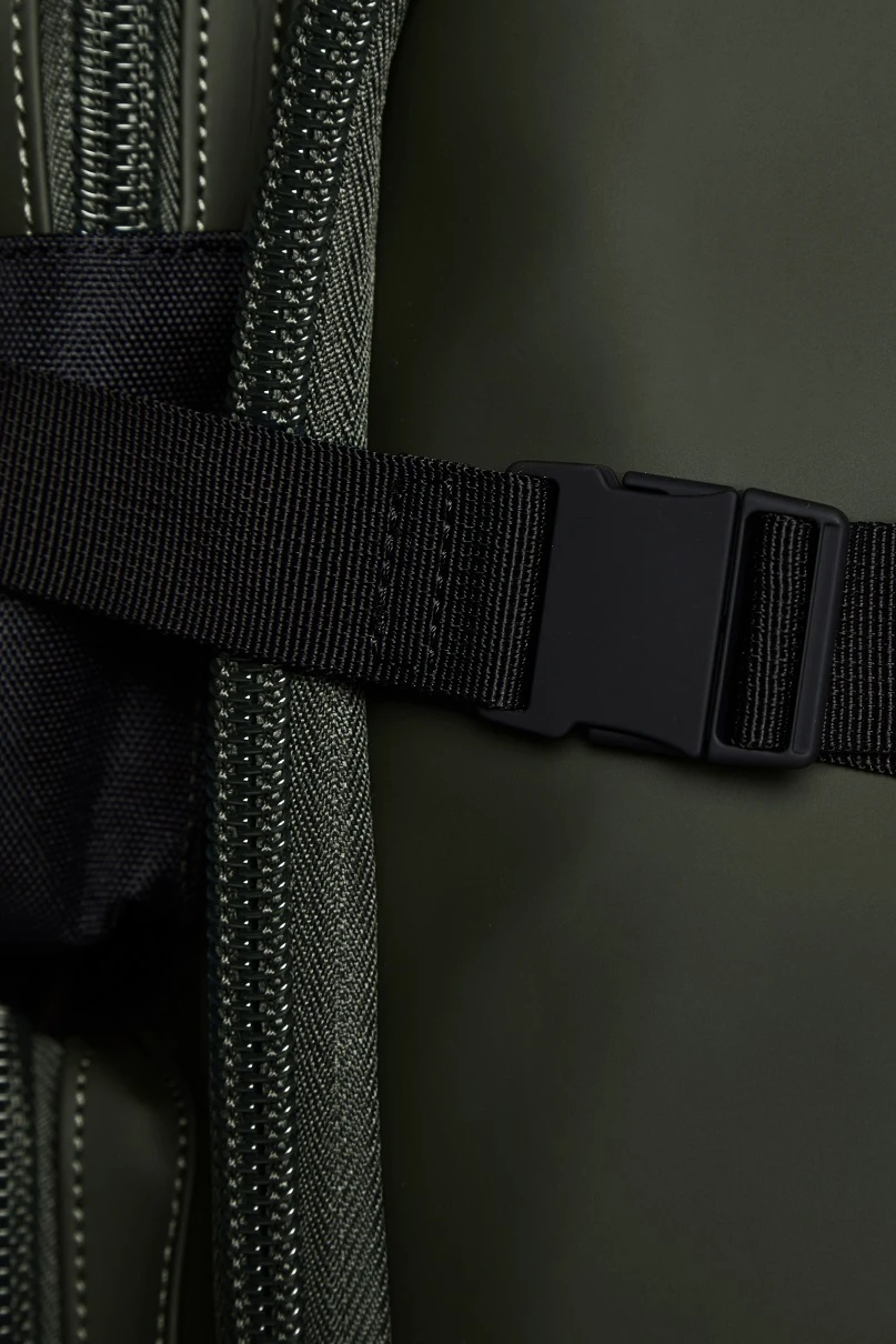 Mochila Rains Trail Cargo Verde (Green) 5 Mochila Rains Trail Cargo Verde (Green) - Imagen 3