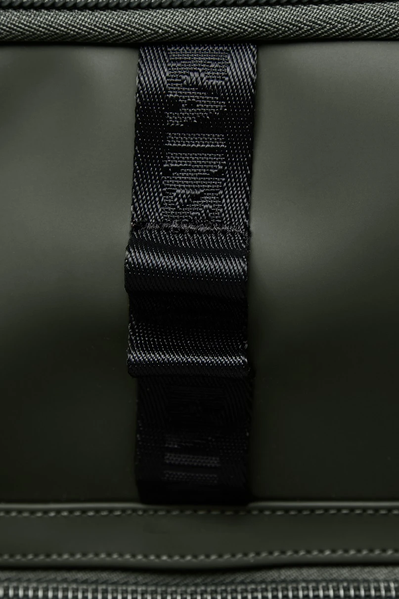 Mochila Rains Trail Cargo Verde (Green) 6 Mochila Rains Trail Cargo Verde (Green) - Imagen 4